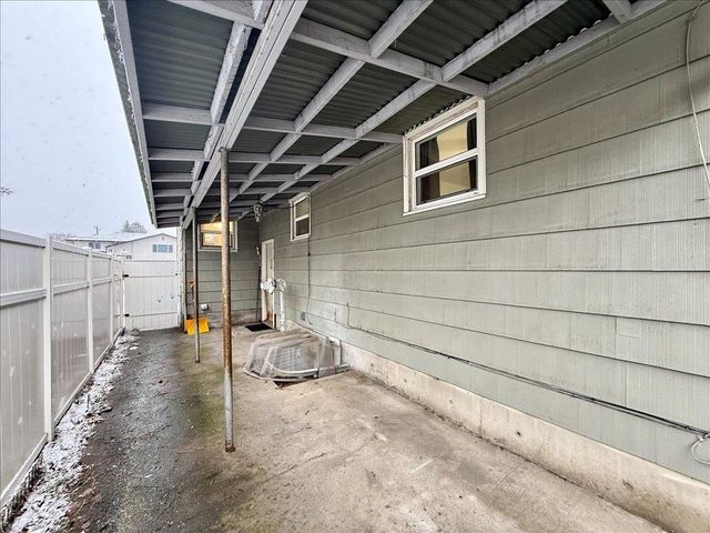 6209 N Whitehouse St, Spokane, WA 99205