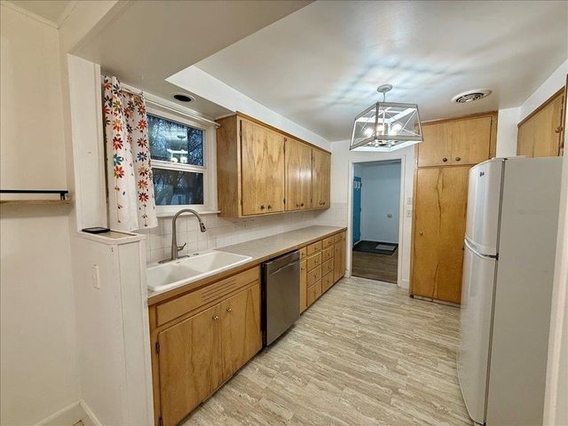 6209 N Whitehouse St, Spokane, WA 99205