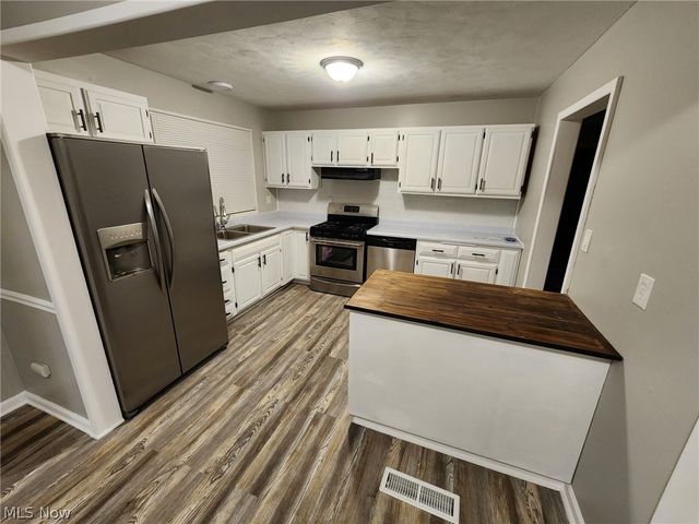 87 Idlewood Road, Austintown, OH 44515