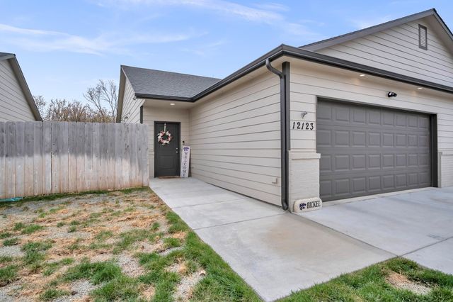 12123 W Shadow Lakes St, Wichita, KS 67205