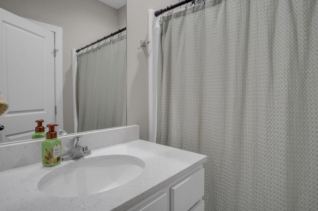 12123 W Shadow Lakes St, Wichita, KS 67205