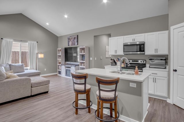 12123 W Shadow Lakes St, Wichita, KS 67205