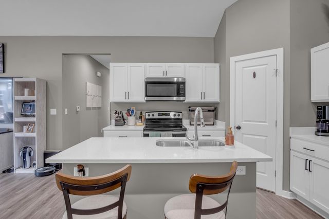 12123 W Shadow Lakes St, Wichita, KS 67205