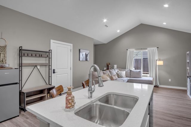 12123 W Shadow Lakes St, Wichita, KS 67205