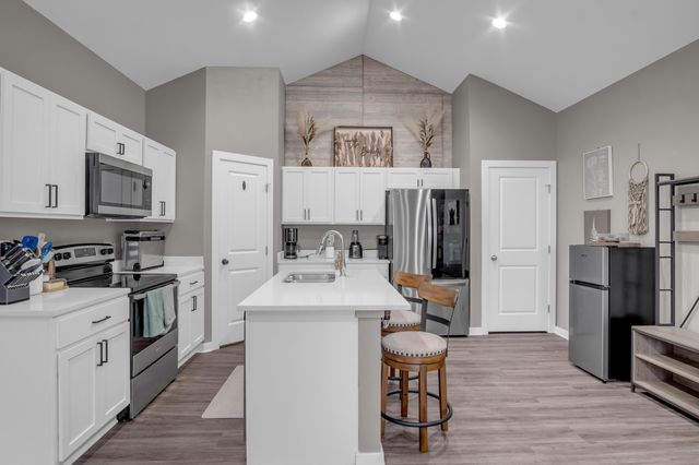 12123 W Shadow Lakes St, Wichita, KS 67205