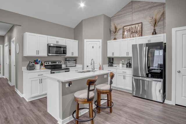 12123 W Shadow Lakes St, Wichita, KS 67205