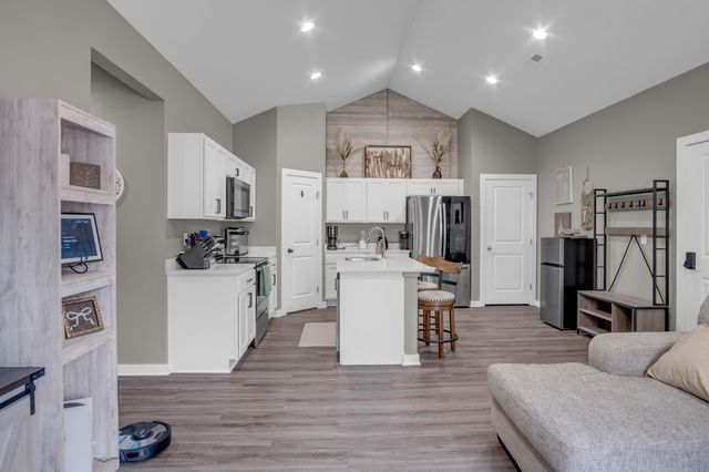 12123 W Shadow Lakes St, Wichita, KS 67205