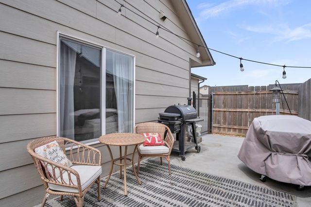 12123 W Shadow Lakes St, Wichita, KS 67205