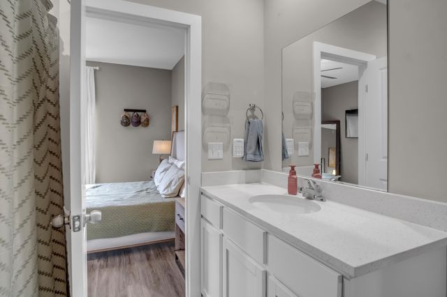 12123 W Shadow Lakes St, Wichita, KS 67205