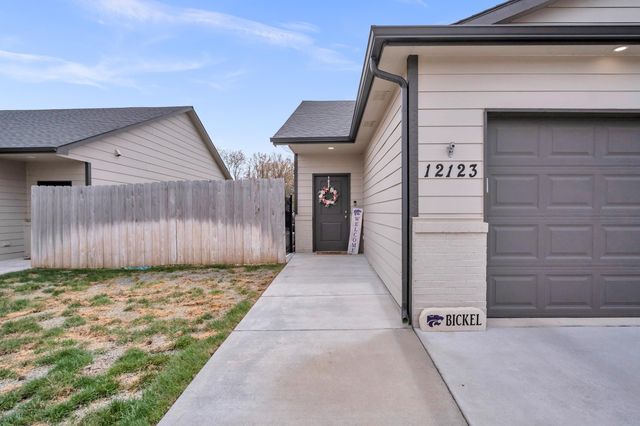 12123 W Shadow Lakes St, Wichita, KS 67205