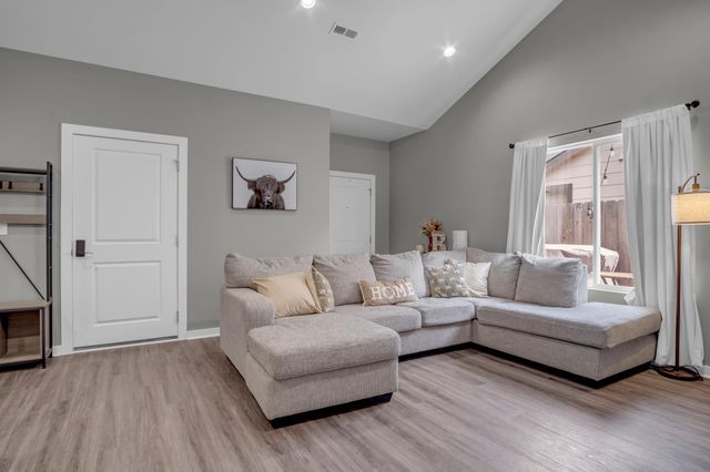 12123 W Shadow Lakes St, Wichita, KS 67205