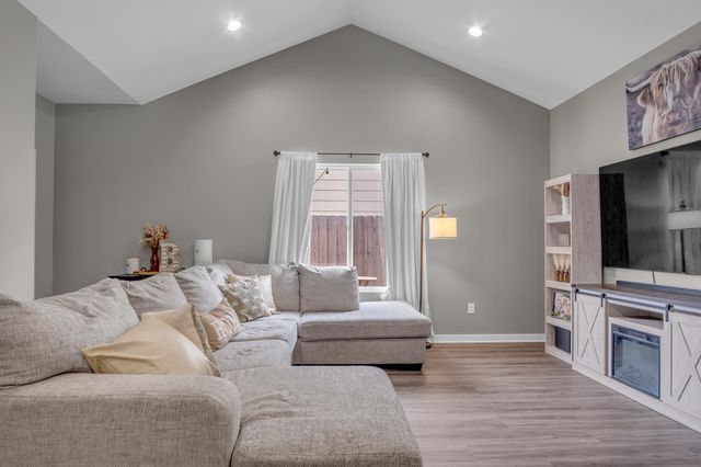 12123 W Shadow Lakes St, Wichita, KS 67205