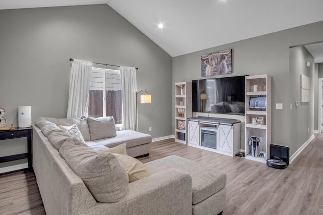 12123 W Shadow Lakes St, Wichita, KS 67205