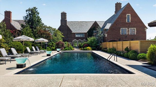 5795 Lindell Boulevard, St Louis, MO 63112