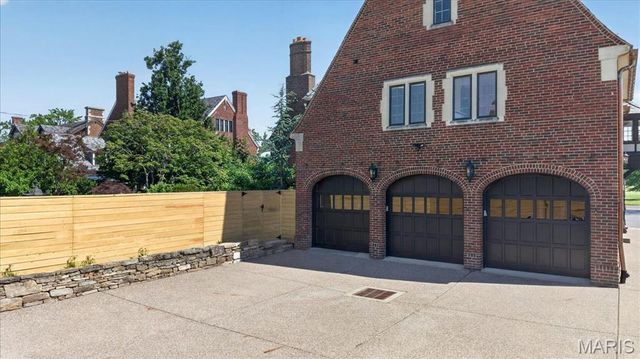 5795 Lindell Boulevard, St Louis, MO 63112