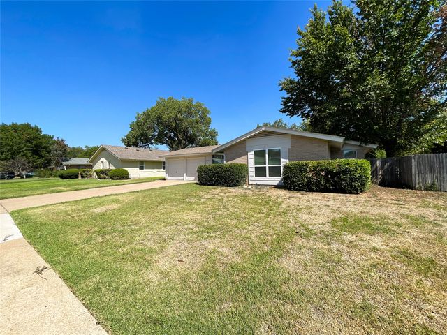 3708 Cranston Court E, Irving, TX 75062