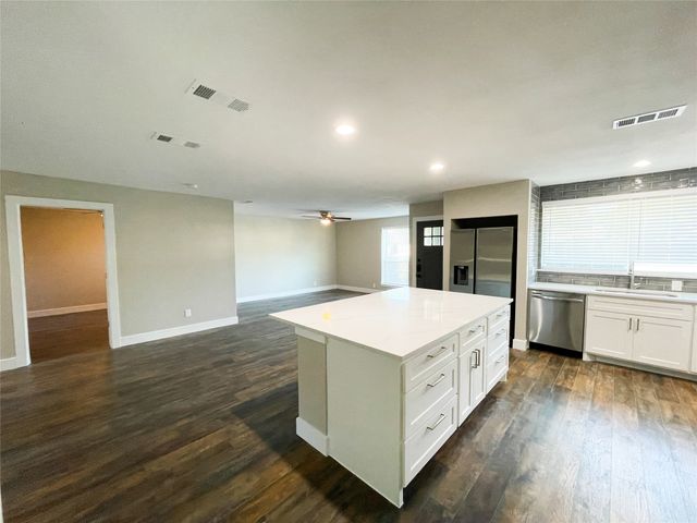 3708 Cranston Court E, Irving, TX 75062