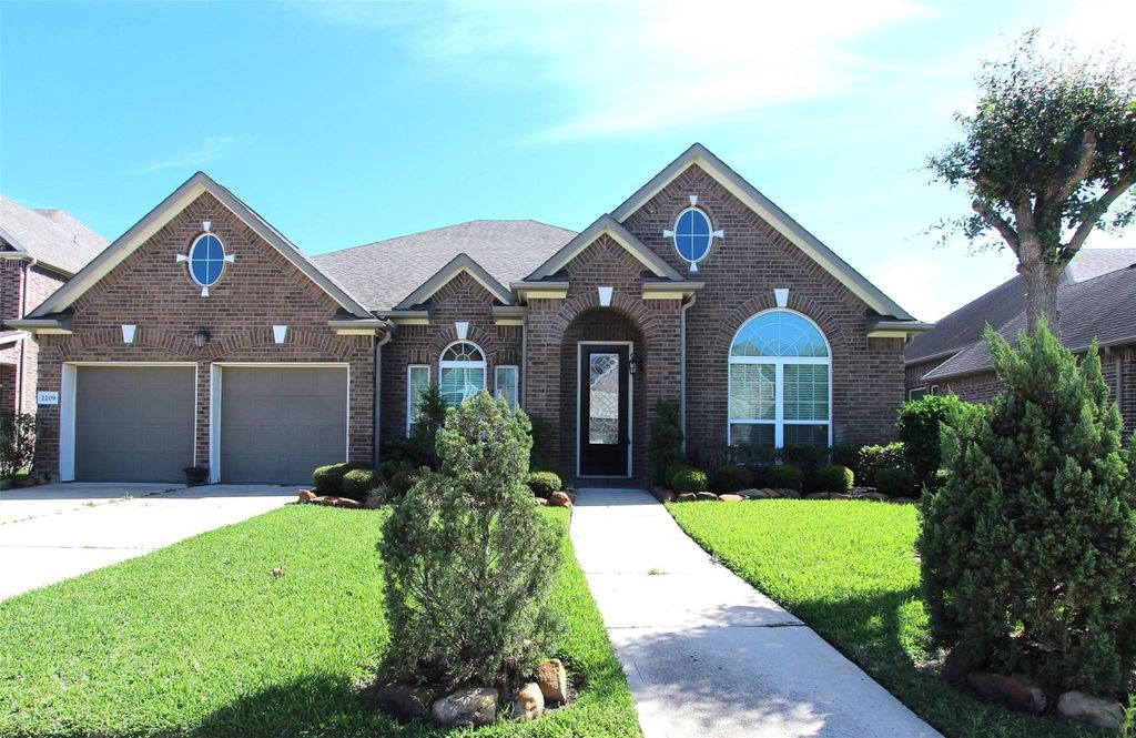 2209 Rocky Shores Lane, Pearland, TX 77089