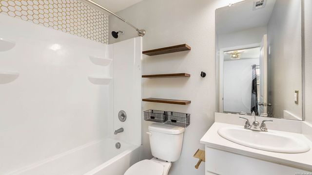 225 Virginia, Pleasanton, TX 78064