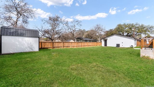 225 Virginia, Pleasanton, TX 78064