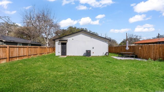 225 Virginia, Pleasanton, TX 78064