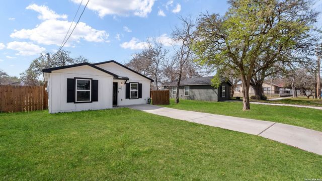 225 Virginia, Pleasanton, TX 78064