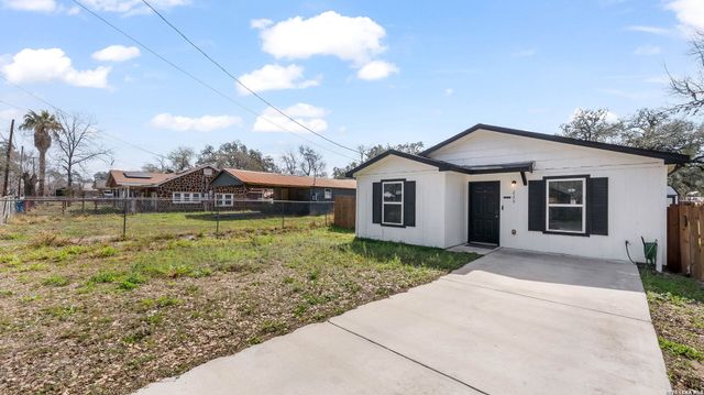 225 Virginia, Pleasanton, TX 78064