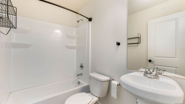 225 Virginia, Pleasanton, TX 78064