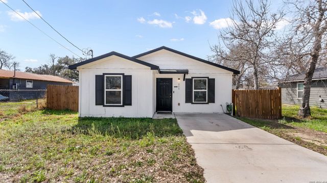 225 Virginia, Pleasanton, TX 78064