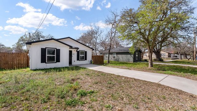 225 Virginia, Pleasanton, TX 78064
