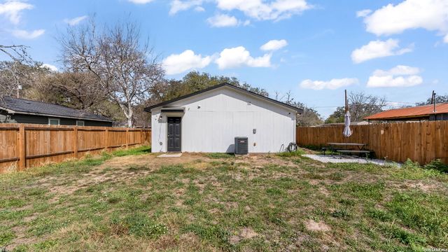 225 Virginia, Pleasanton, TX 78064