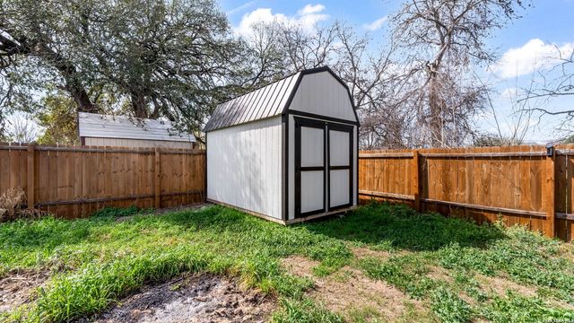 225 Virginia, Pleasanton, TX 78064