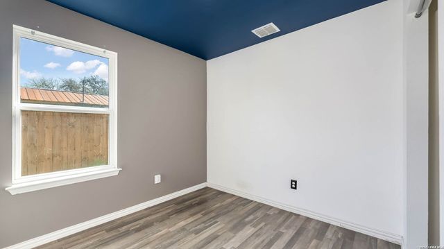 225 Virginia, Pleasanton, TX 78064