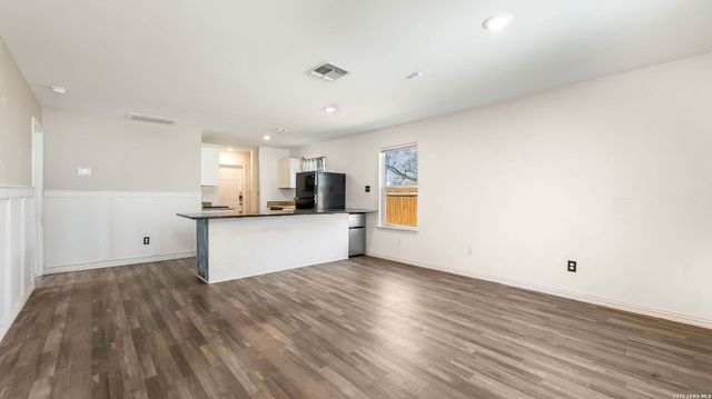 225 Virginia, Pleasanton, TX 78064