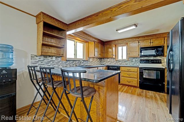 1135 Lochaven Road, Waterford, MI 48327