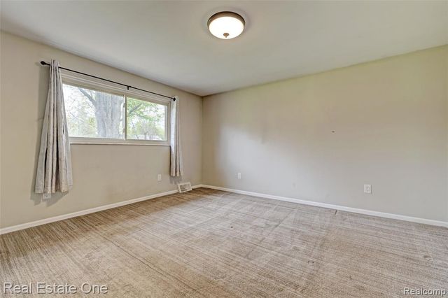 1135 Lochaven Road, Waterford, MI 48327