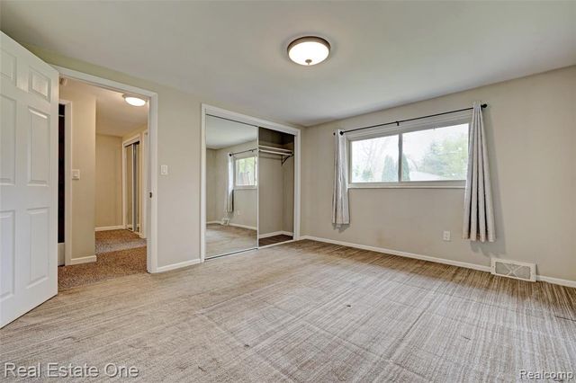 1135 Lochaven Road, Waterford, MI 48327