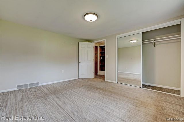 1135 Lochaven Road, Waterford, MI 48327