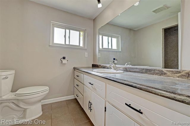 1135 Lochaven Road, Waterford, MI 48327