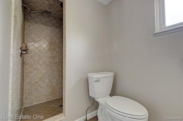 1135 Lochaven Road, Waterford, MI 48327