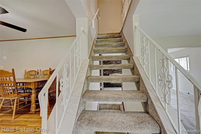 1135 Lochaven Road, Waterford, MI 48327