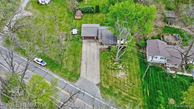 1135 Lochaven Road, Waterford, MI 48327