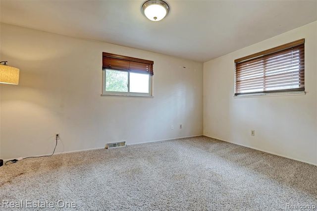 1135 Lochaven Road, Waterford, MI 48327