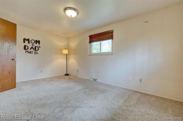 1135 Lochaven Road, Waterford, MI 48327