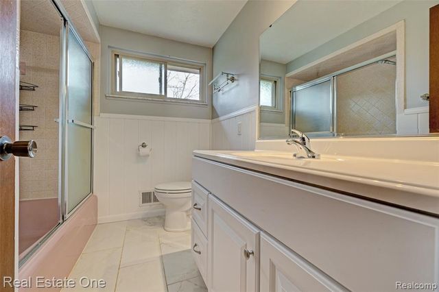 1135 Lochaven Road, Waterford, MI 48327