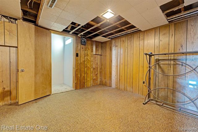 1135 Lochaven Road, Waterford, MI 48327
