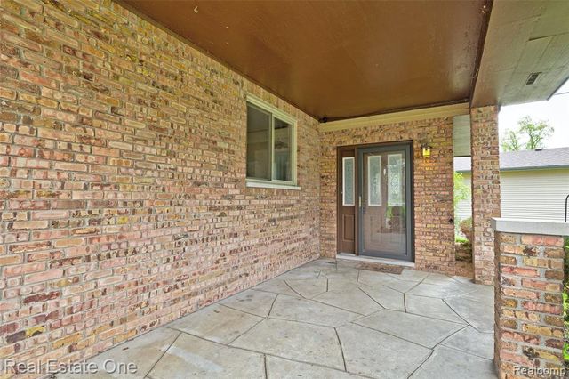 1135 Lochaven Road, Waterford, MI 48327