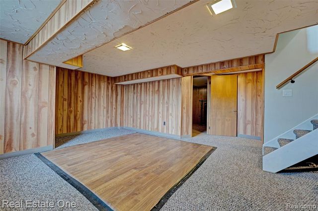 1135 Lochaven Road, Waterford, MI 48327