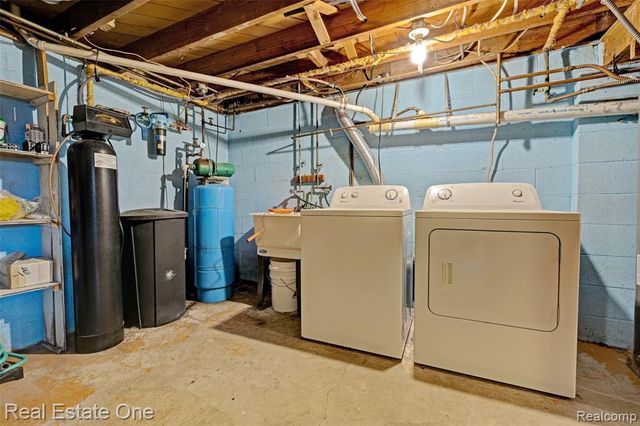 1135 Lochaven Road, Waterford, MI 48327