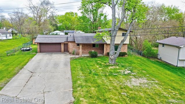 1135 Lochaven Road, Waterford, MI 48327